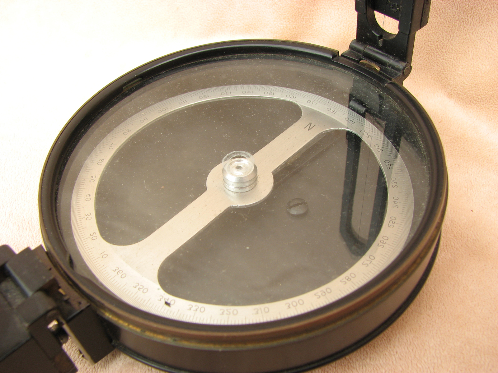 Scientific Collectables for 1920s Artillery compasses by E R Watts